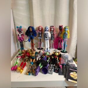 Monster high doll collection / lot of 13